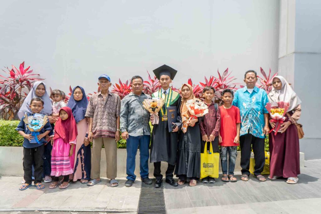 jasa foto wisuda universitas harapan bangsa purwokerto